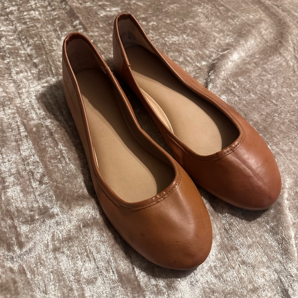 Universal Thread Tan Leather Flats